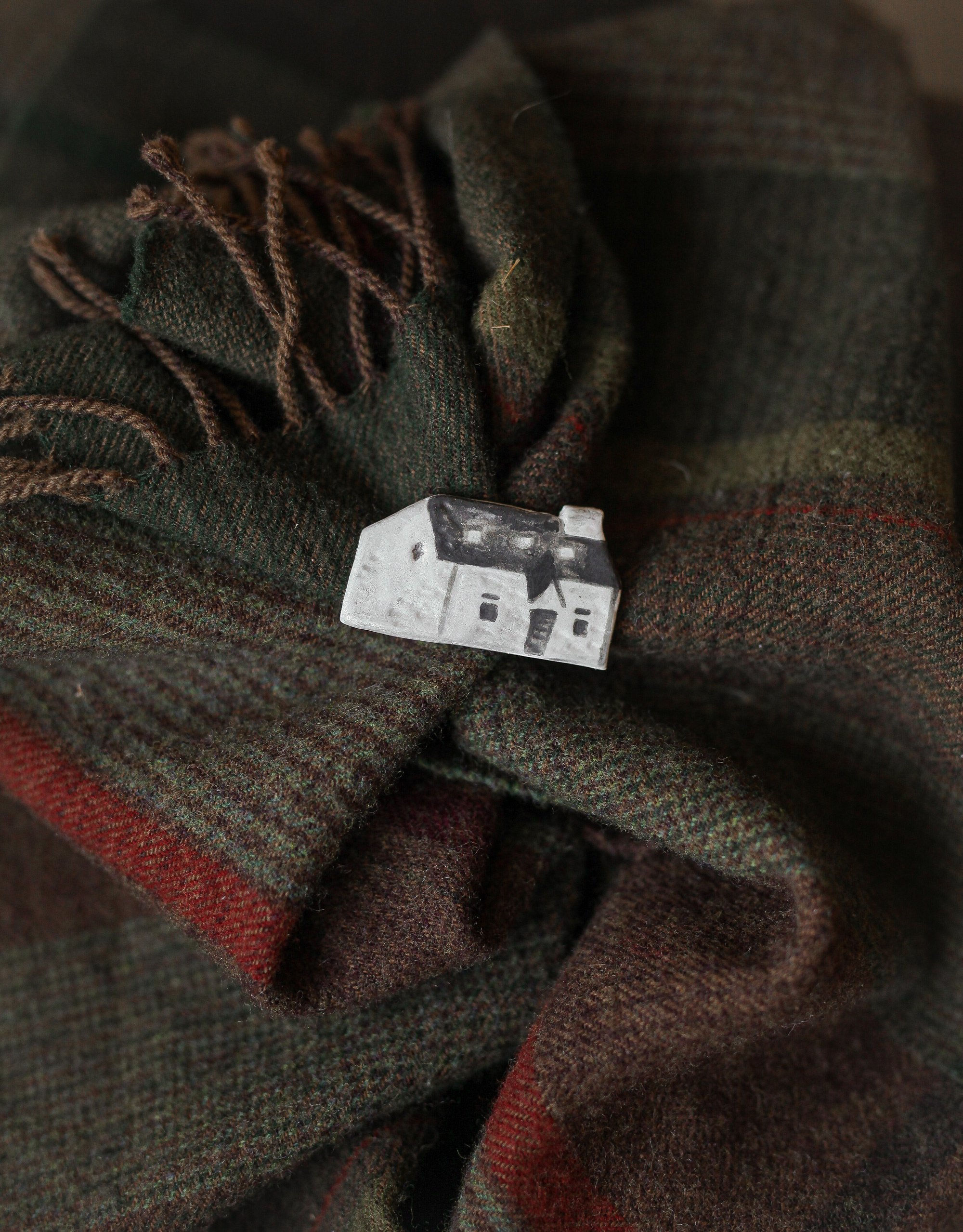 Scotland White House Brooch | Handmade by Artmarium